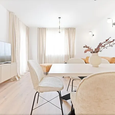 Lush * Τρογκίρ