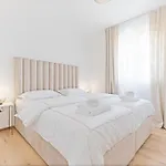Apartment Lush *
