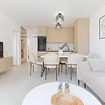 Lush Apartment *