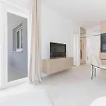 Lush Apartment *