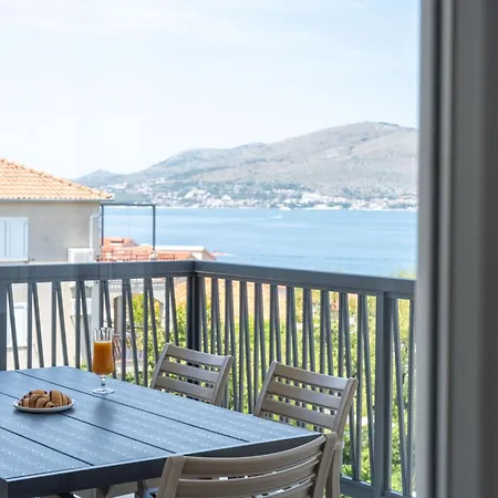 Lush Apartment Trogir