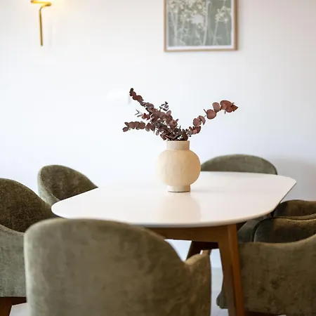 Apartment Lush *