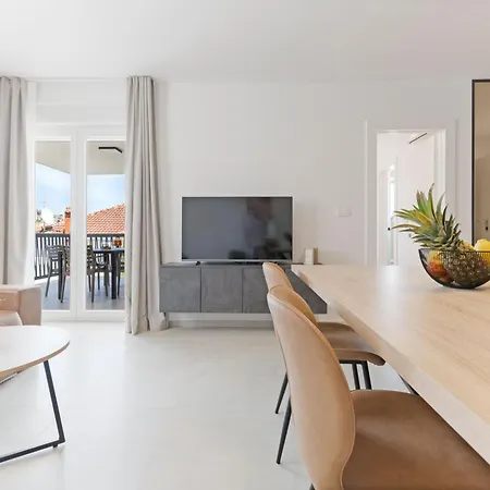 Apartment Lush