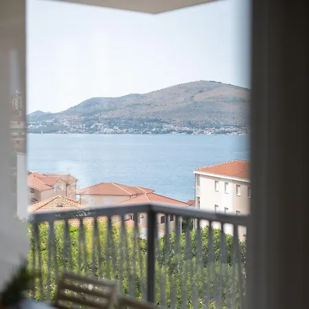 Lush * Trogir