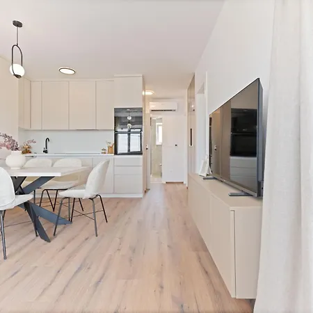 Apartment Lush *