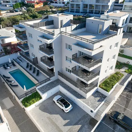 Lush Apartment *
